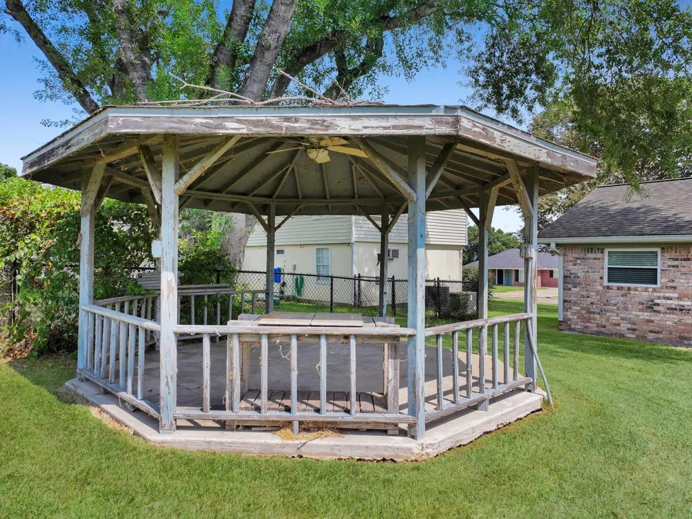 300 Fishermans Bend Dr Point Blank, TX 77364