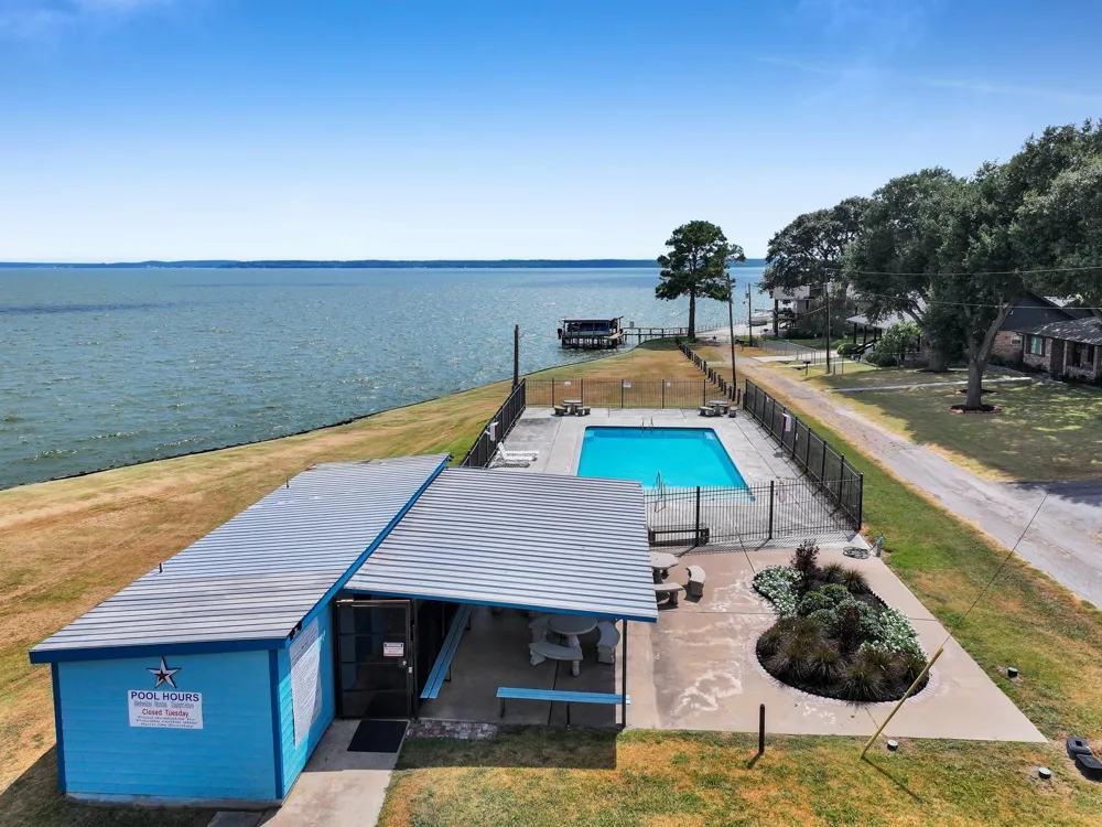 300 Fishermans Bend Dr Point Blank, TX 77364