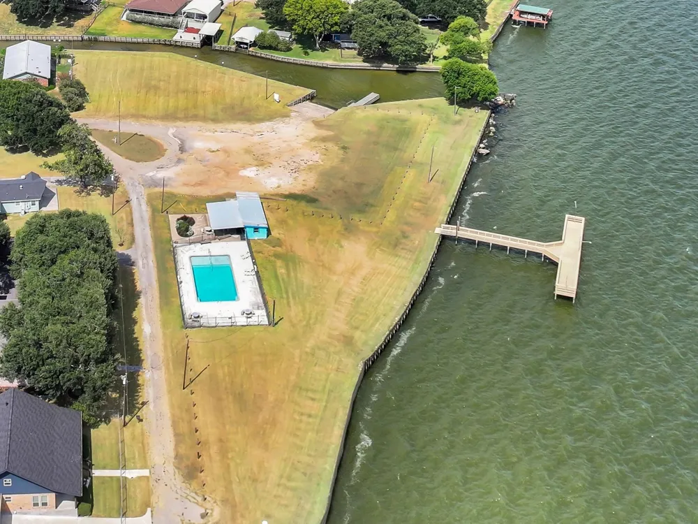 300 Fishermans Bend Dr Point Blank, TX 77364