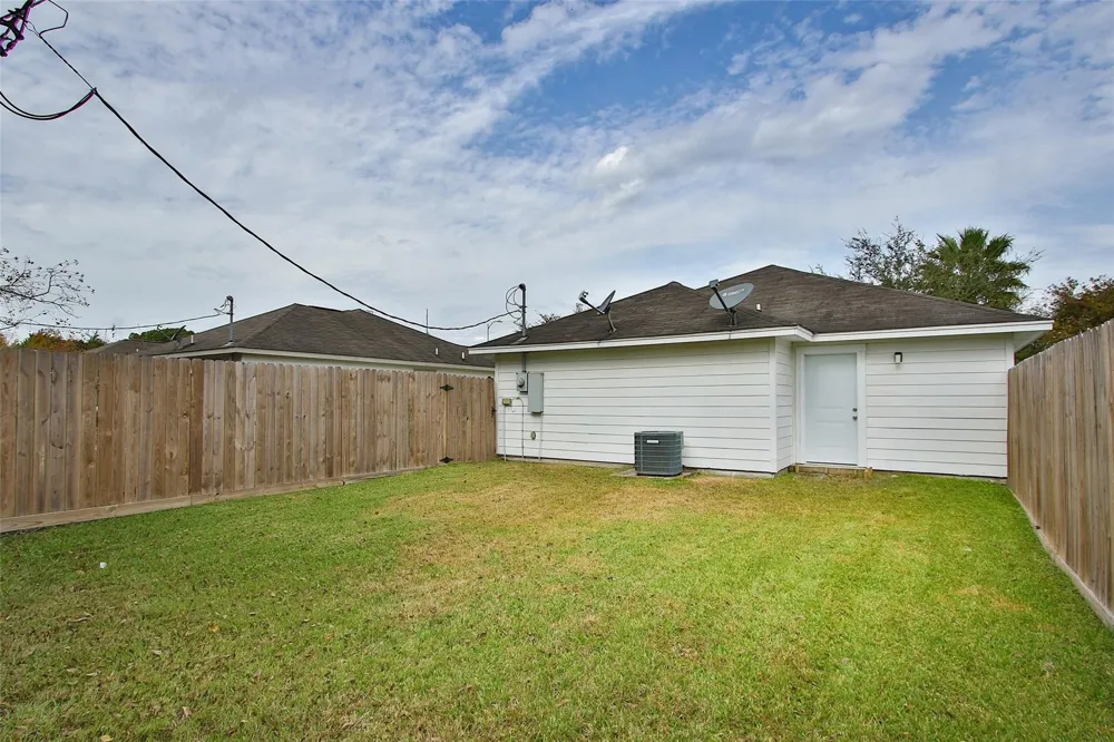 1210 Robert Street Baytown, TX 77521