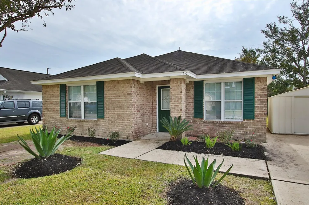 1210 Robert Street Baytown, TX 77521