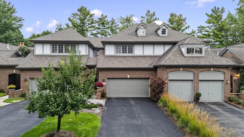4082 Cranbrook Court Bloomfield Charter Township, MI 48301