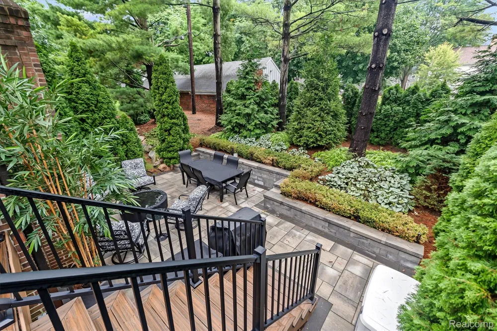 4082 Cranbrook Court Bloomfield Charter Township, MI 48301