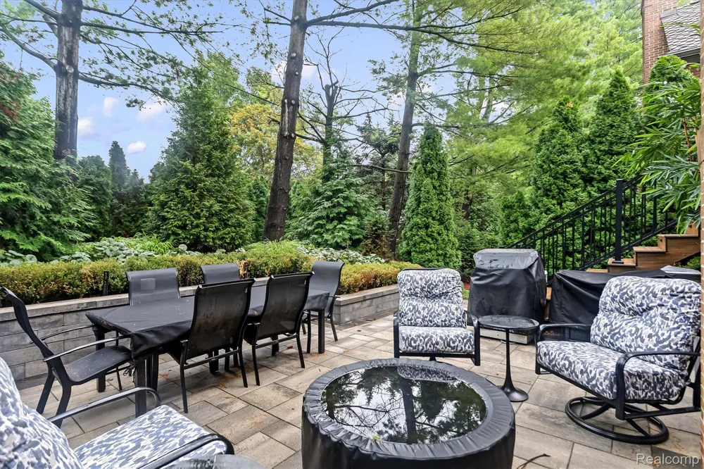 4082 Cranbrook Court Bloomfield Charter Township, MI 48301