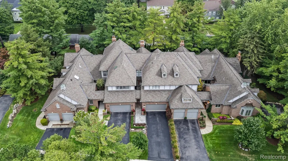 4082 Cranbrook Court Bloomfield Charter Township, MI 48301