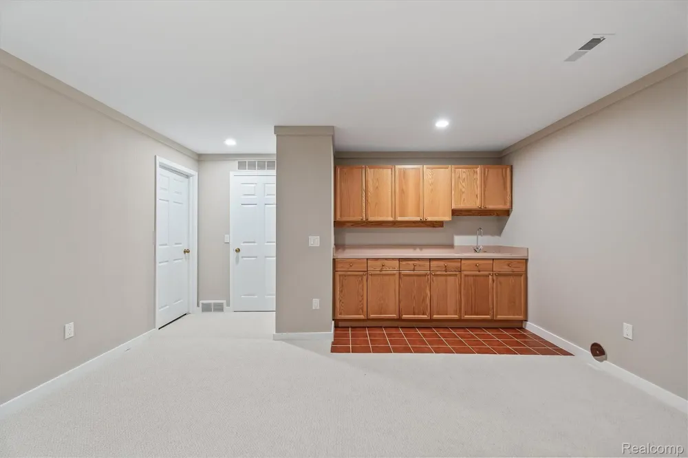 4082 Cranbrook Court Bloomfield Charter Township, MI 48301