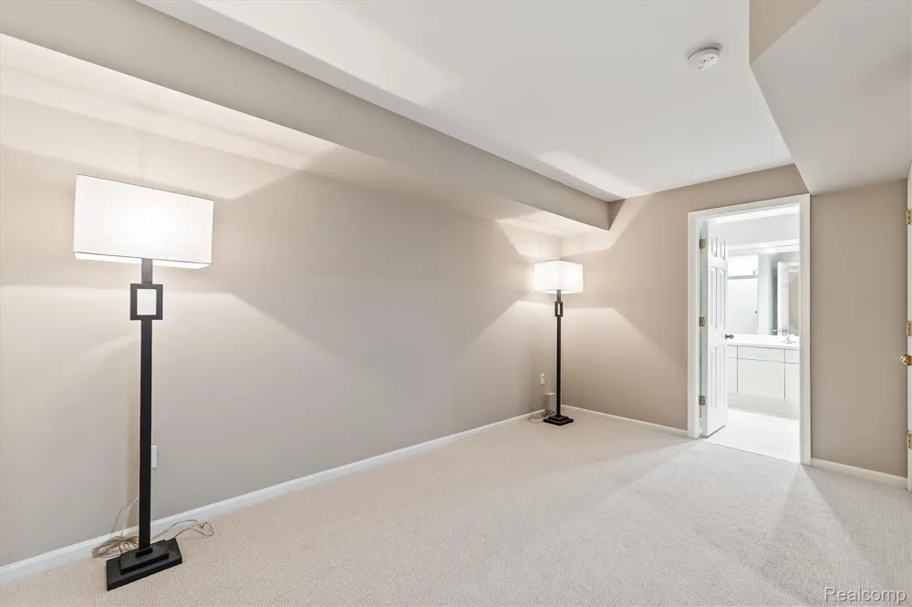 4082 Cranbrook Court Bloomfield Charter Township, MI 48301