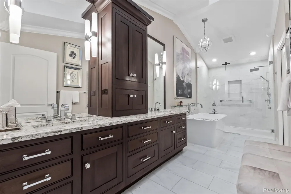 4082 Cranbrook Court Bloomfield Charter Township, MI 48301
