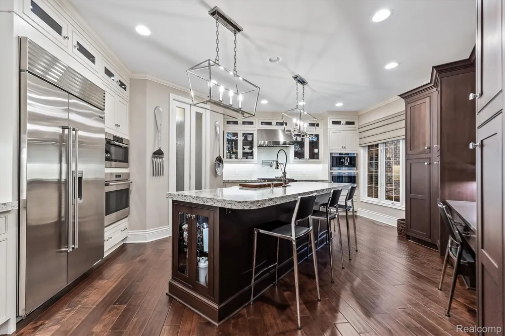 4082 Cranbrook Court Bloomfield Charter Township, MI 48301