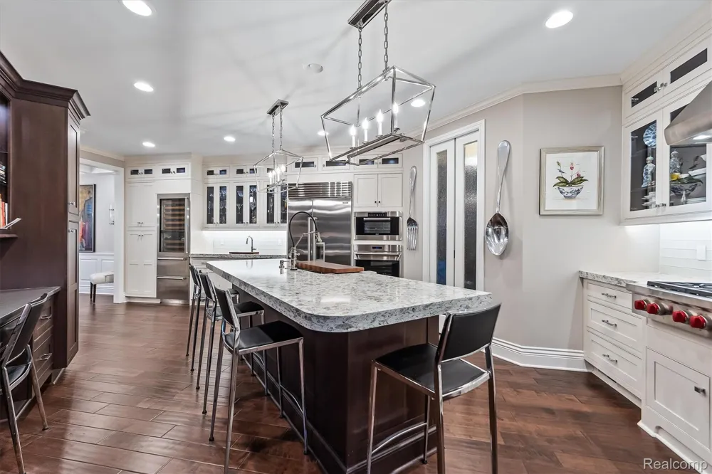 4082 Cranbrook Court Bloomfield Charter Township, MI 48301
