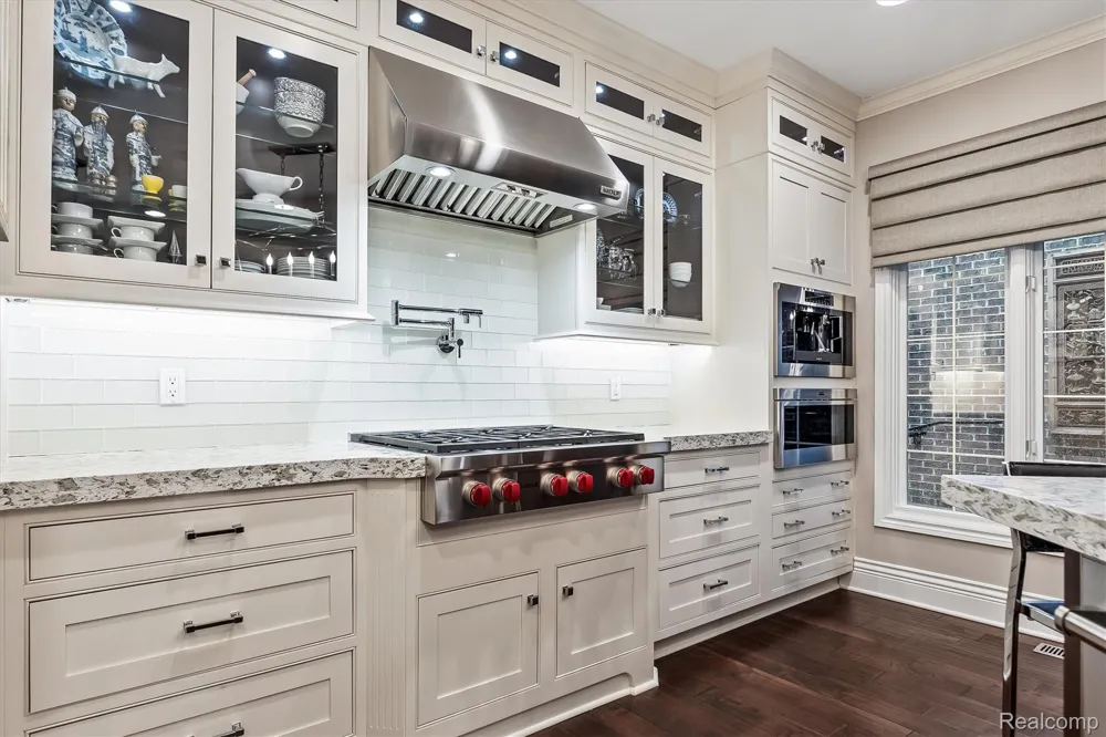 4082 Cranbrook Court Bloomfield Charter Township, MI 48301