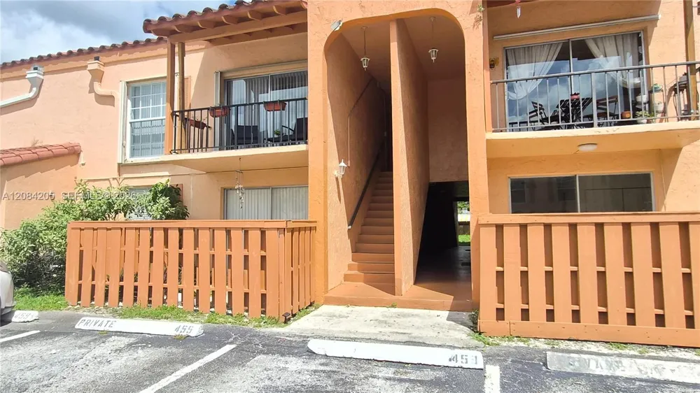 7100 Fairway Dr #K9 Miami Lakes, FL 33014