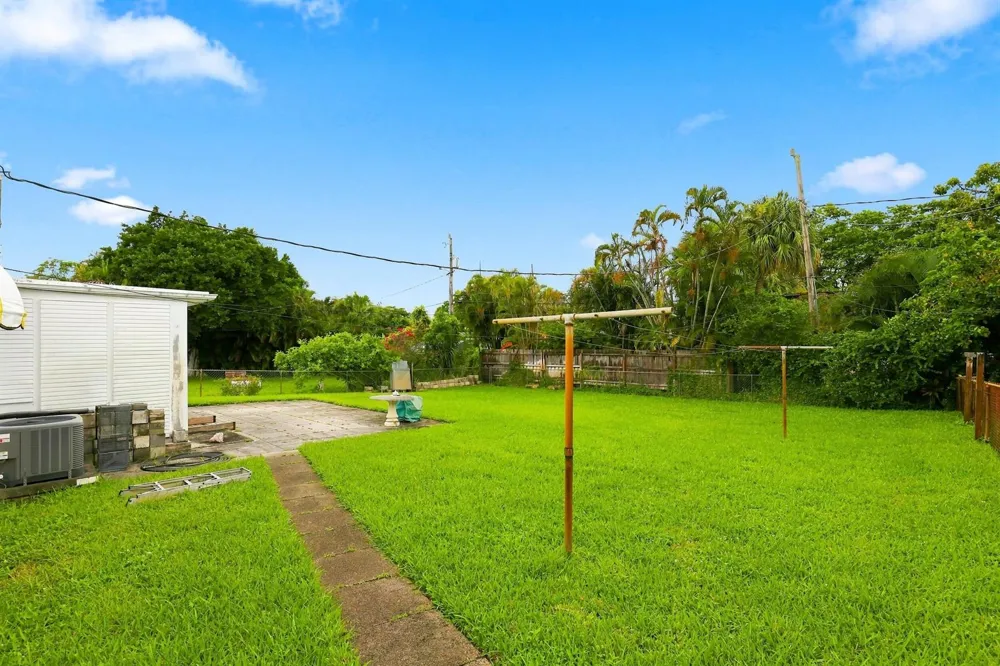 933 UPLAND ROAD West Palm Beach, FL 33401