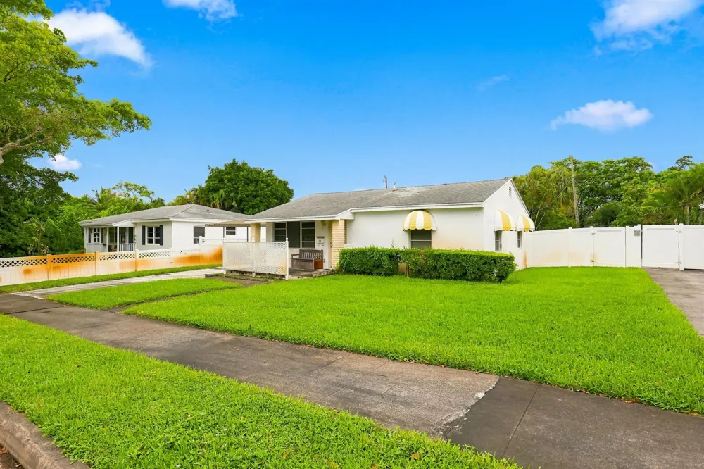 933 UPLAND ROAD West Palm Beach, FL 33401