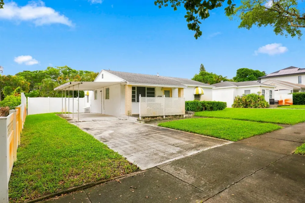 933 UPLAND ROAD West Palm Beach, FL 33401