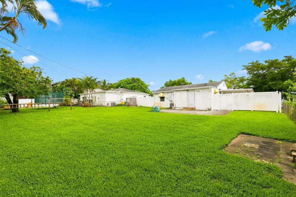 933 UPLAND ROAD West Palm Beach, FL 33401
