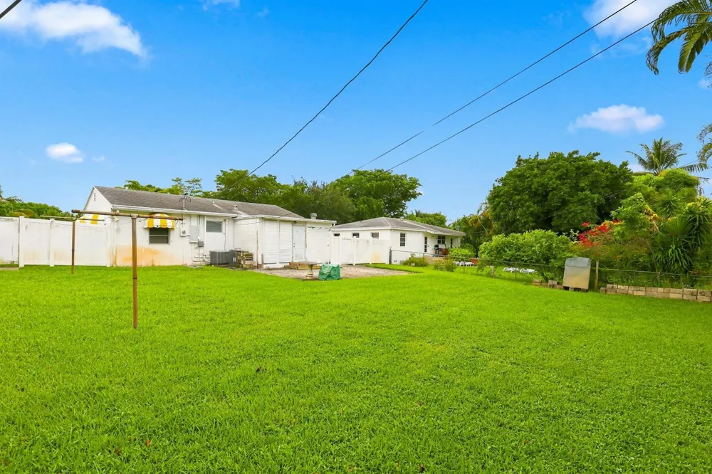 933 UPLAND ROAD West Palm Beach, FL 33401