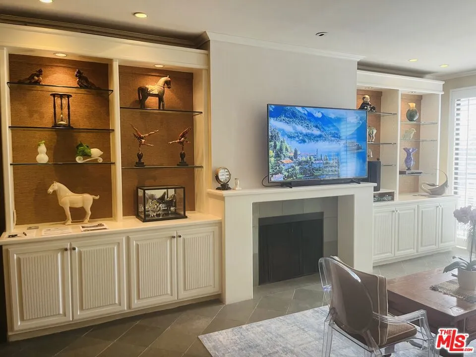 8455 Fountain Avenue #206 West Hollywood, CA 90069