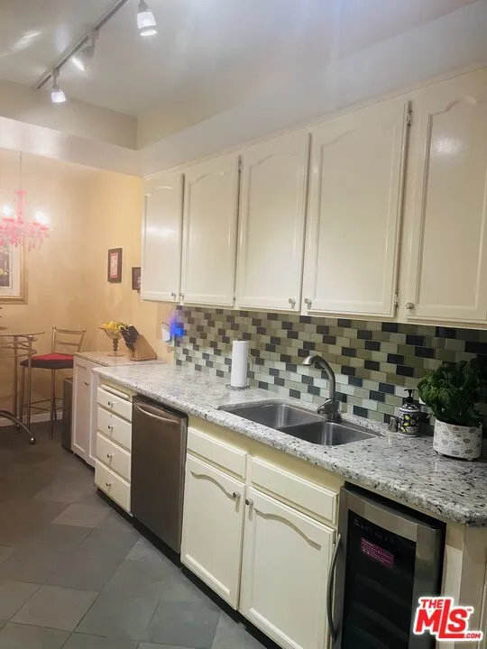 8455 Fountain Avenue #206 West Hollywood, CA 90069