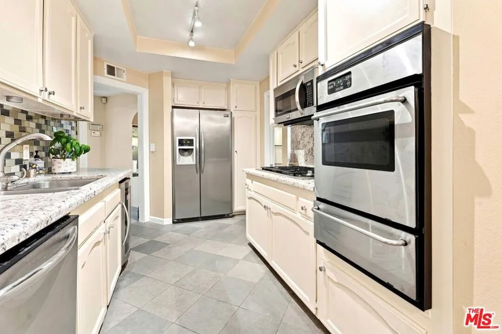 8455 Fountain Avenue #206 West Hollywood, CA 90069