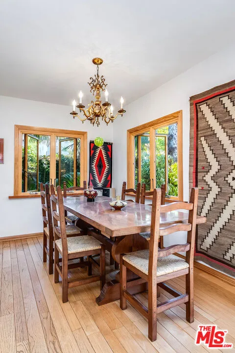 454 East Rustic Road Santa Monica, CA 90402