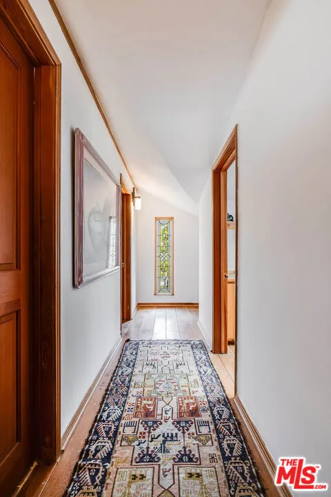 454 East Rustic Road Santa Monica, CA 90402