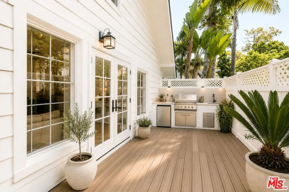 454 East Rustic Road Santa Monica, CA 90402