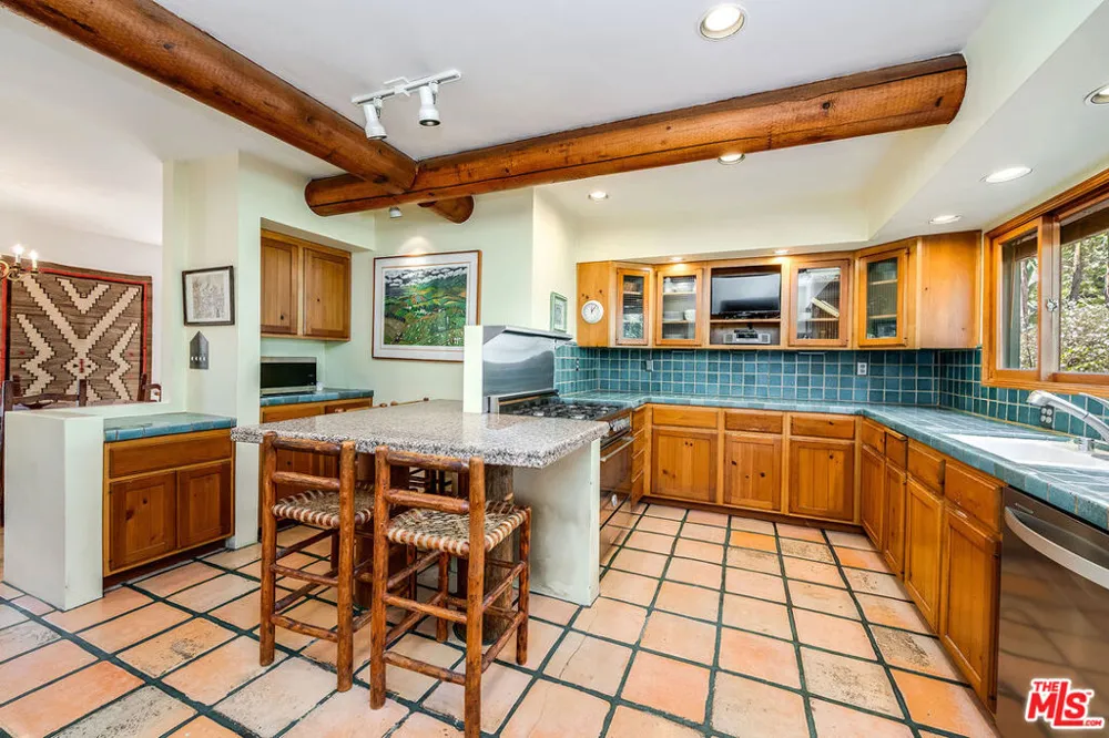 454 East Rustic Road Santa Monica, CA 90402