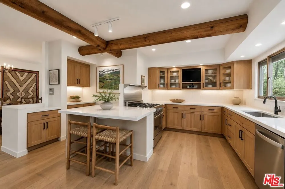 454 East Rustic Road Santa Monica, CA 90402