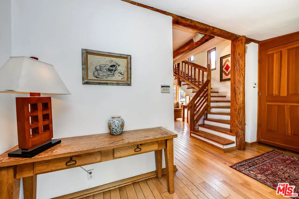 454 East Rustic Road Santa Monica, CA 90402