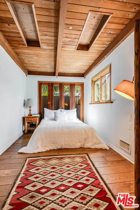 454 East Rustic Road Santa Monica, CA 90402
