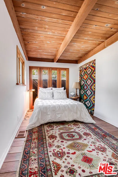 454 East Rustic Road Santa Monica, CA 90402