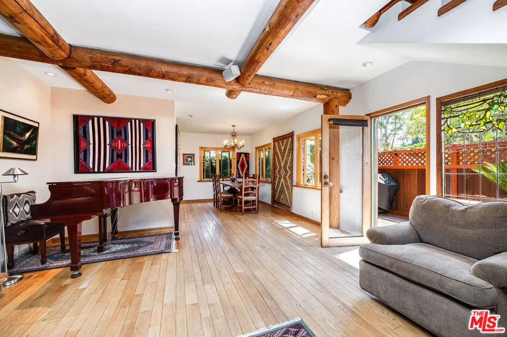 454 East Rustic Road Santa Monica, CA 90402