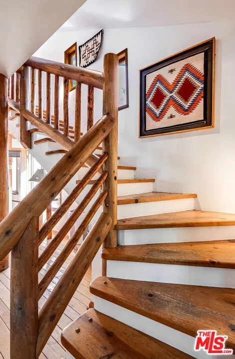 454 East Rustic Road Santa Monica, CA 90402