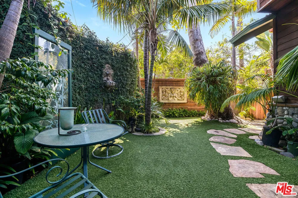 454 East Rustic Road Santa Monica, CA 90402