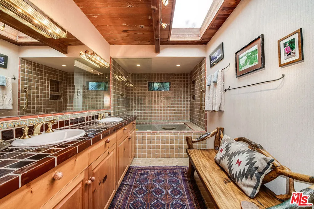 454 East Rustic Road Santa Monica, CA 90402