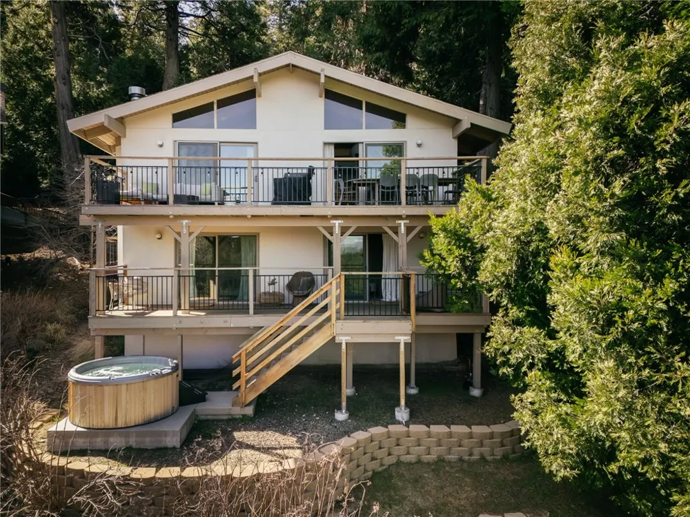 859 Strawberry Peak Road Twin Peaks, CA 92391