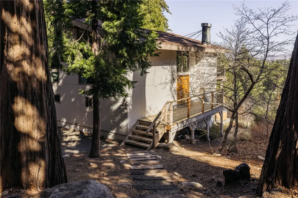 859 Strawberry Peak Road Twin Peaks, CA 92391
