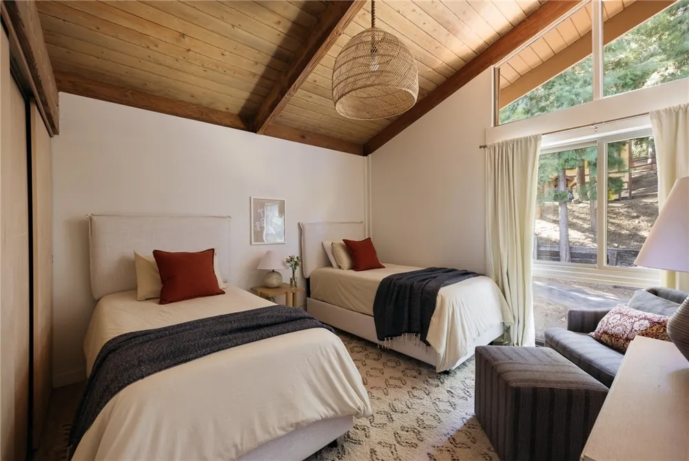 859 Strawberry Peak Road Twin Peaks, CA 92391