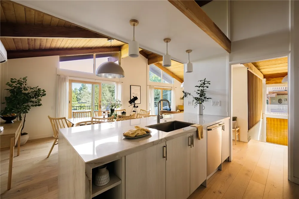 859 Strawberry Peak Road Twin Peaks, CA 92391