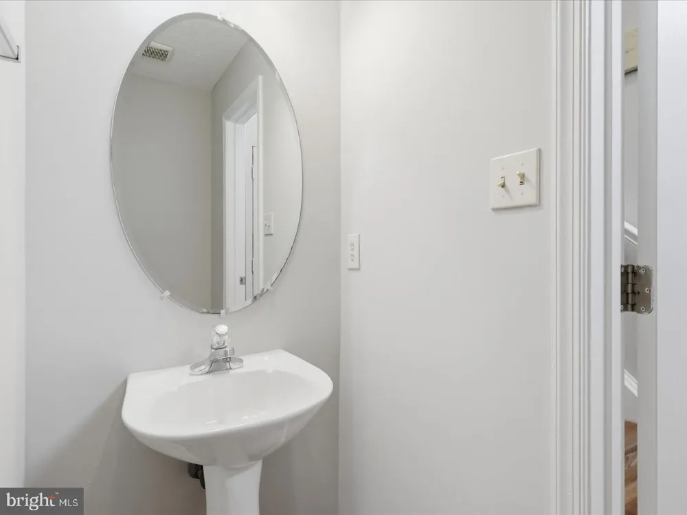 609 TAMMY TERRACE SE Leesburg, VA 20175