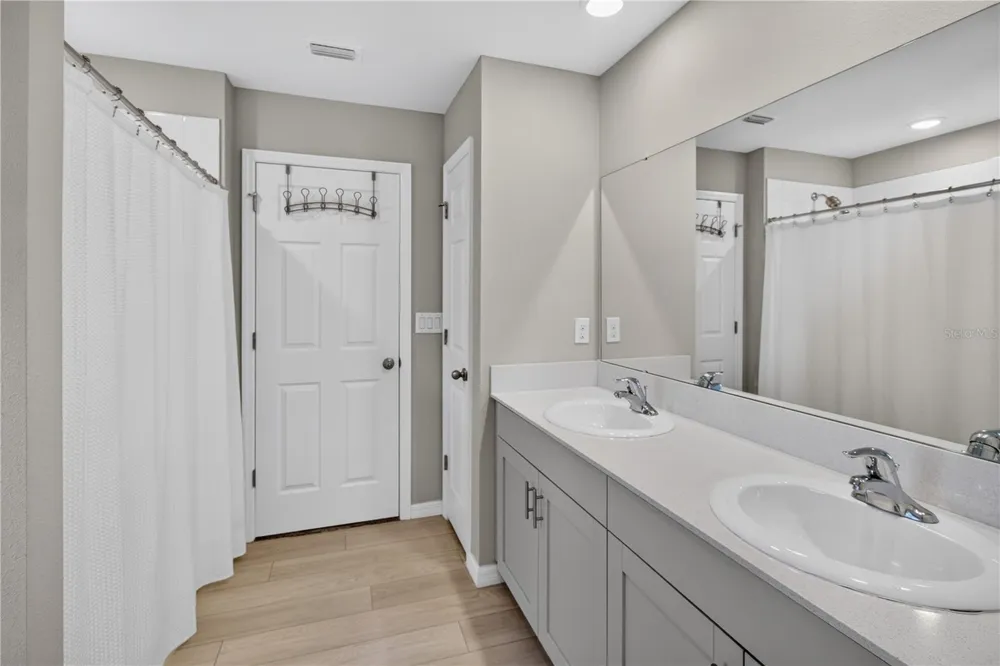7860 PEACE LILY AVENUE Wesley Chapel, FL 33545