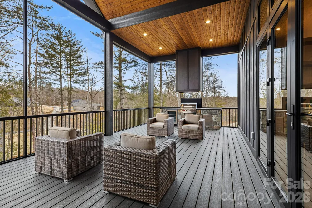 723 Ascension Valley #27 Horse Shoe, NC 28742