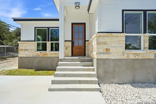 1275 DAWNRIDGE DR Canyon Lake, TX 78133