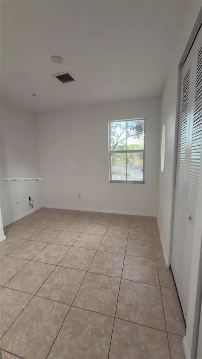 2851 W Prospect Rd #1001 Tamarac, FL 33309