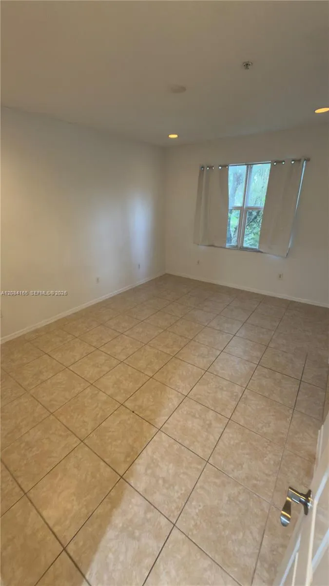 2851 W Prospect Rd #1001 Tamarac, FL 33309