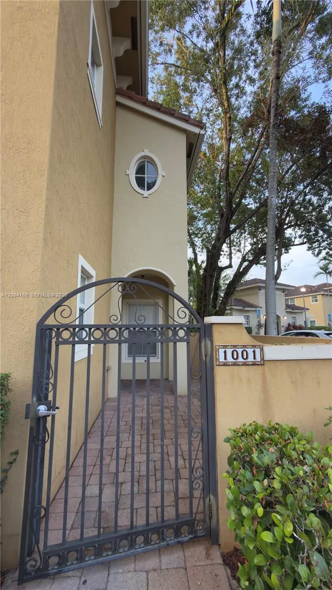 2851 W Prospect Rd #1001 Tamarac, FL 33309