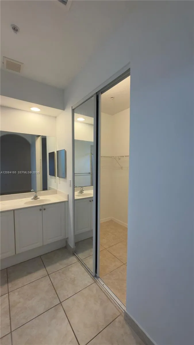 2851 W Prospect Rd #1001 Tamarac, FL 33309