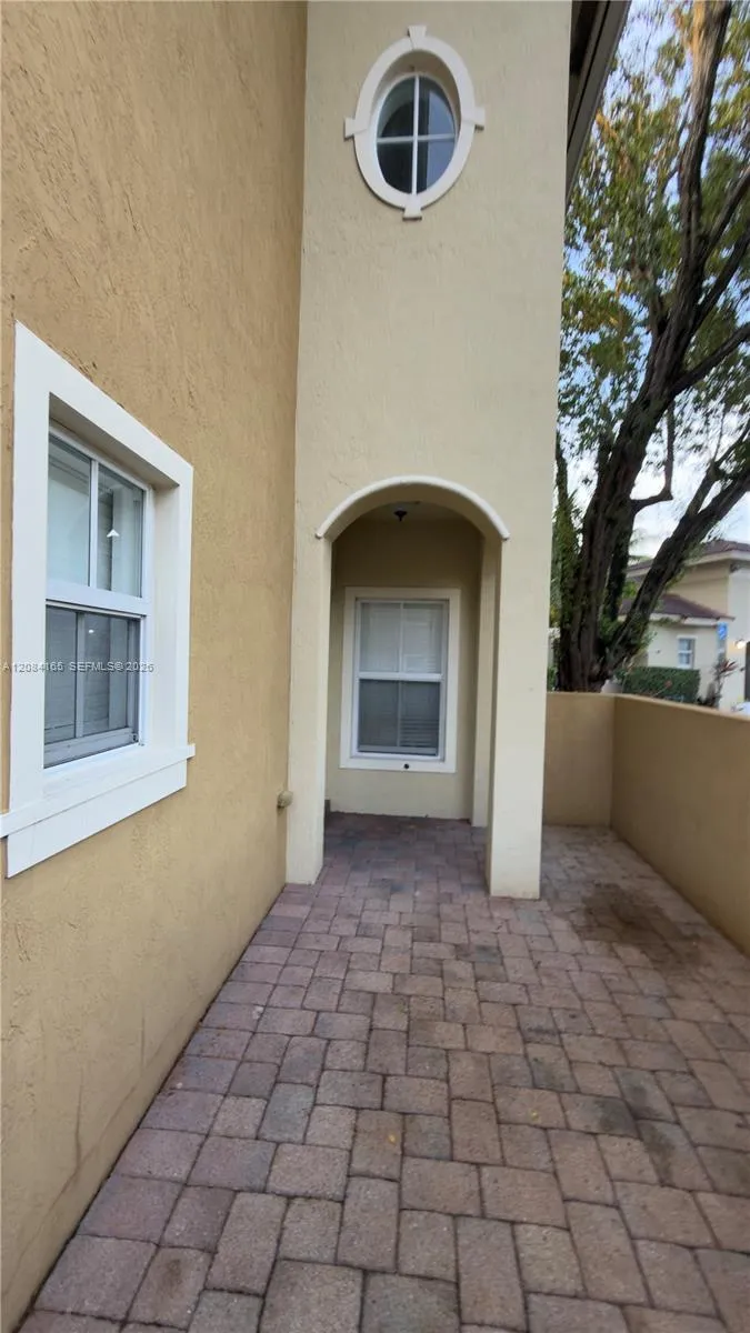 2851 W Prospect Rd #1001 Tamarac, FL 33309