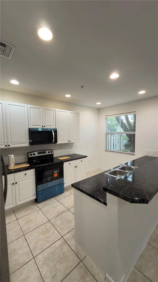 2851 W Prospect Rd #1001 Tamarac, FL 33309
